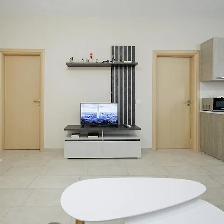 Vlore Apartamento Polisi i Vogel